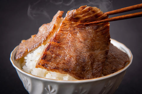 【ヤザワの日】矢澤牛 たれ漬け焼肉 ～ご飯どろぼう～「幻のザブトンと厳選肩ロース盛り合わせ」【冷凍】