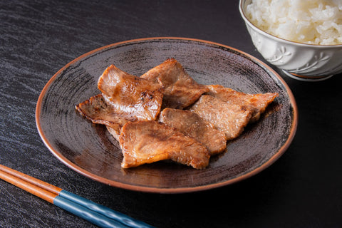 【ヤザワの日】矢澤牛 たれ漬け焼肉 ～ご飯どろぼう～「幻のザブトンと厳選肩ロース盛り合わせ」【冷凍】